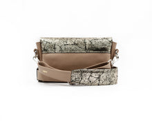 Kép betöltése a galériamegjelenítőbe: Bőr crossbody táska