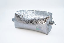 Kép betöltése a galériamegjelenítőbe: Bőr neszesszer