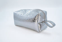 Kép betöltése a galériamegjelenítőbe: Bőr neszesszer