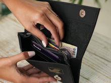 Încărcați imaginea în vizualizatorul Galeriei, Portofel din piele