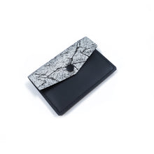 Kép betöltése a galériamegjelenítőbe: Bőr kártyatartó