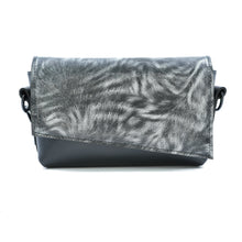 Kép betöltése a galériamegjelenítőbe: Bőr crossbody táska