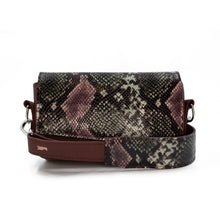 Încărcați imaginea în vizualizatorul Galeriei, Geantă crossbody din piele