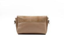 Încărcați imaginea în vizualizatorul Galeriei, Geantă crossbody din piele