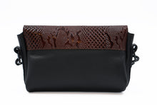 Kép betöltése a galériamegjelenítőbe: Bőr crossbody táska