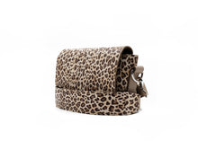 Încărcați imaginea în vizualizatorul Galeriei, Geantă crossbody din piele