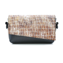Kép betöltése a galériamegjelenítőbe: Bőr crossbody táska