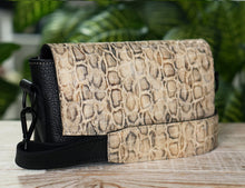 Kép betöltése a galériamegjelenítőbe: Bőr crossbody táska