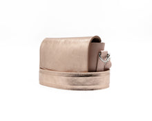 Încărcați imaginea în vizualizatorul Galeriei, Geantă crossbody din piele