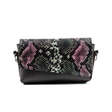 Kép betöltése a galériamegjelenítőbe: Bőr crossbody táska