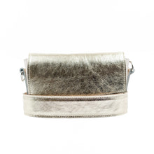 Kép betöltése a galériamegjelenítőbe: Bőr crossbody táska