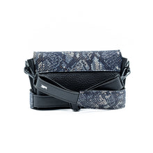 Încărcați imaginea în vizualizatorul Galeriei, Geantă crossbody din piele
