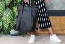 Kép betöltése a galériamegjelenítőbe: Bőr hátizsák