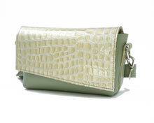 Kép betöltése a galériamegjelenítőbe: Bőr crossbody táska