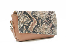 Încărcați imaginea în vizualizatorul Galeriei, Geantă crossbody din piele