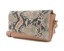 Încărcați imaginea în vizualizatorul Galeriei, Geantă crossbody din piele