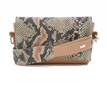 Încărcați imaginea în vizualizatorul Galeriei, Geantă crossbody din piele