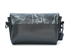 Kép betöltése a galériamegjelenítőbe: Bőr crossbody táska
