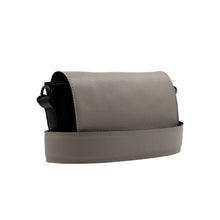 Kép betöltése a galériamegjelenítőbe: Bőr crossbody táska