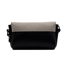 Kép betöltése a galériamegjelenítőbe: Bőr crossbody táska