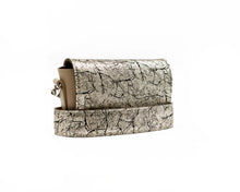 Kép betöltése a galériamegjelenítőbe: Bőr crossbody táska