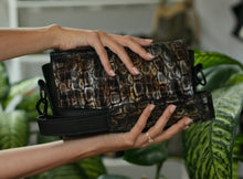 Kép betöltése a galériamegjelenítőbe: Bőr crossbody táska