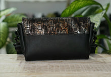 Kép betöltése a galériamegjelenítőbe: Bőr crossbody táska