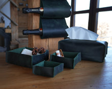 Kép betöltése a galériamegjelenítőbe: Bőr bortartó