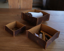 Load image into Gallery viewer, Leather Wine Bottle Holder