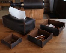 Kép betöltése a galériamegjelenítőbe: Bőr bortartó