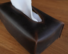 Kép betöltése a galériamegjelenítőbe: Bőr bortartó