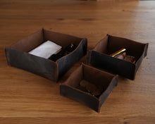 Kép betöltése a galériamegjelenítőbe: Bőr bortartó