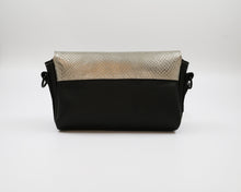 Kép betöltése a galériamegjelenítőbe: Bőr crossbody táska