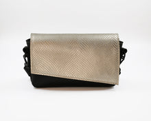 Kép betöltése a galériamegjelenítőbe: Bőr crossbody táska