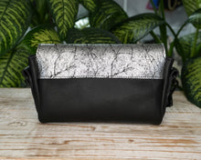 Kép betöltése a galériamegjelenítőbe: Bőr crossbody táska