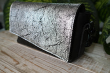 Kép betöltése a galériamegjelenítőbe: Bőr crossbody táska