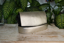 Kép betöltése a galériamegjelenítőbe: Bőr crossbody táska