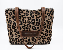 Kép betöltése a galériamegjelenítőbe: Bőr válltáska