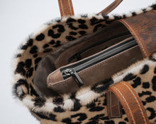 Kép betöltése a galériamegjelenítőbe: Bőr válltáska