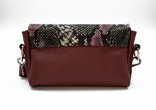Încărcați imaginea în vizualizatorul Galeriei, Geantă crossbody din piele