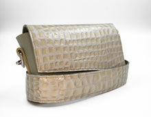 Kép betöltése a galériamegjelenítőbe: Bőr crossbody táska