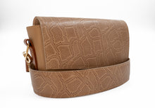 Încărcați imaginea în vizualizatorul Galeriei, Geantă crossbody din piele