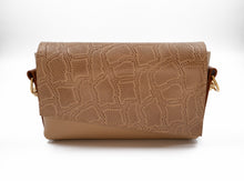 Încărcați imaginea în vizualizatorul Galeriei, Geantă crossbody din piele