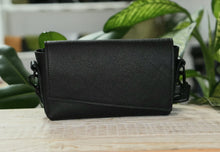 Kép betöltése a galériamegjelenítőbe: Geantă crossbody elegantă pentru femei, realizată din piele neagră de calitate