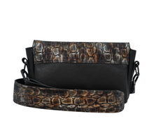 Kép betöltése a galériamegjelenítőbe: Bőr crossbody táska