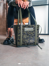 Kép betöltése a galériamegjelenítőbe: Kis bőr tote bag