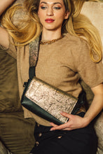 Kép betöltése a galériamegjelenítőbe: Bőr crossbody táska