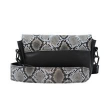 Kép betöltése a galériamegjelenítőbe: Bőr crossbody táska