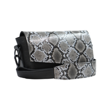 Kép betöltése a galériamegjelenítőbe: Bőr crossbody táska