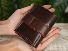 Încărcați imaginea în vizualizatorul Galeriei, Portofel mic din piele